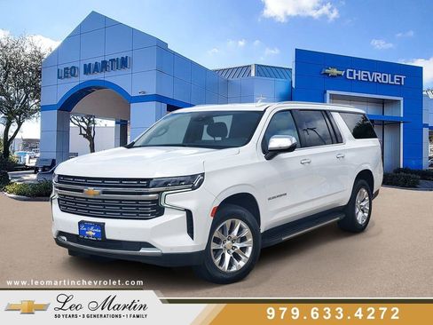 Used 2023 Chevrolet Suburban Premier RWD image 1