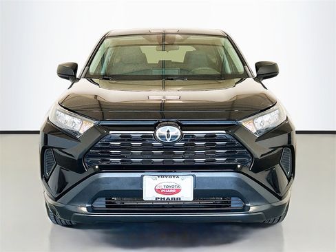 Used 2022 Toyota RAV4 LE image 2