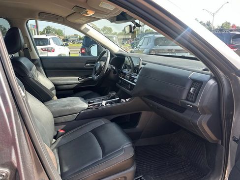 Used 2024 Nissan Pathfinder SL AWD/4WD image 25