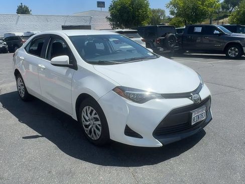 Used 2018 Toyota Corolla LE w/ Carpet Mat Package (TMS) FWD image 8