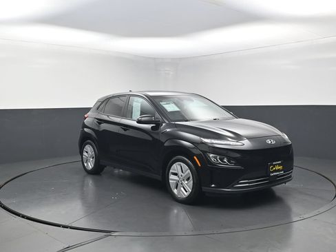 Used 2023 Hyundai Kona Limited FWD image 7