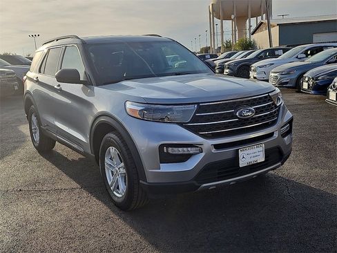 Used 2022 Ford Explorer XLT w/ Equipment Group 202A image 11