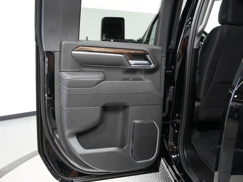 New 2025 GMC Sierra 2500 SLE w/ SLE Value Package; image 19