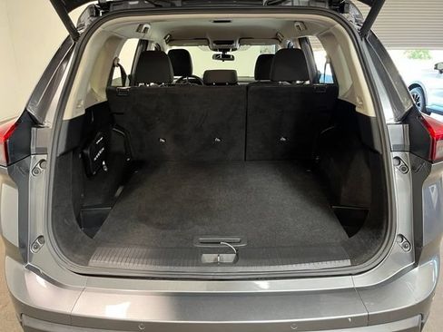 Used 2024 Nissan Rogue SV FWD image 16