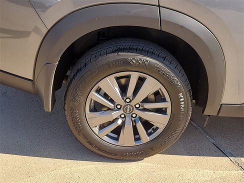 New 2025 Nissan Pathfinder SV image 6