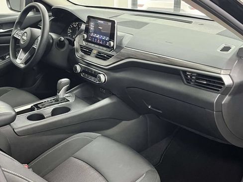 Used 2025 Nissan Altima 2.5 SV FWD image 26