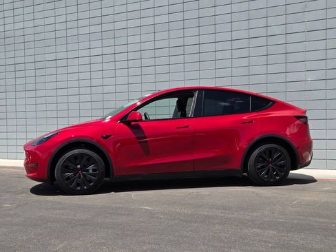 Used 2022 Tesla Model Y Long Range AWD/4WD image 2