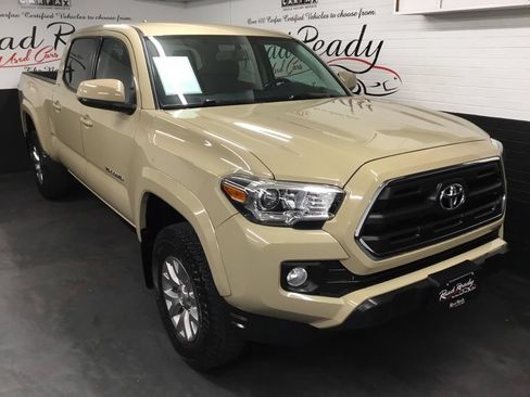 Used 2016 Toyota Tacoma SR5 w/ SR5 Appearance Package (SN) AWD/4WD image 2