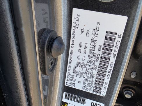 Used 2022 Toyota Tacoma TRD Off-Road image 32