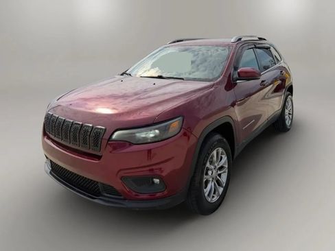 Used 2019 Jeep Cherokee Latitude Plus w/ Cold Weather Group AWD/4WD image 3