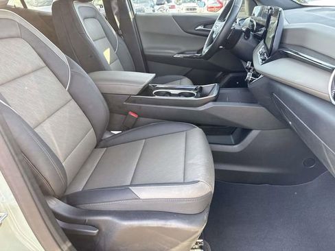 Certified 2025 Chevrolet Equinox LT w/ Convenience Package II image 8