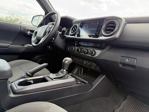 Certified 2017 Toyota Tacoma TRD Sport w/ Premium & Technology Package AWD/4WD image 34