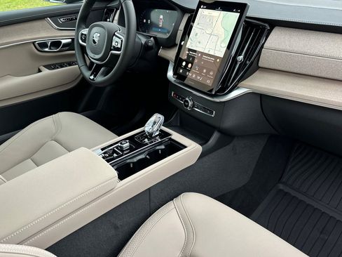 New 2026 Volvo XC90 B5 Core w/ Protection Package Premier image 16