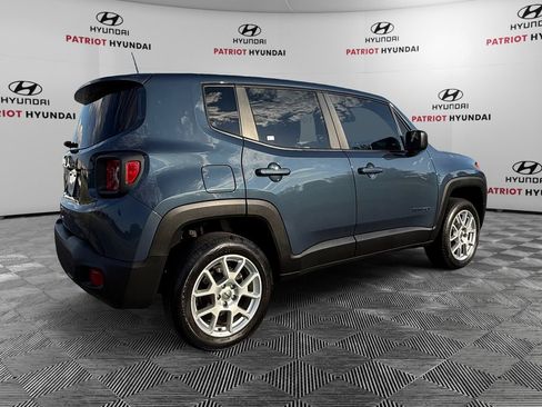 Used 2023 Jeep Renegade Latitude AWD/4WD image 3