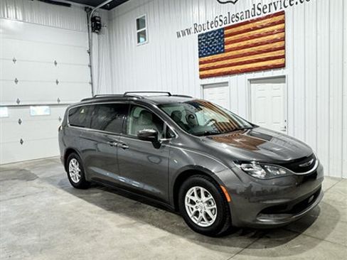 Used 2021 Chrysler Voyager Lxi FWD image 1