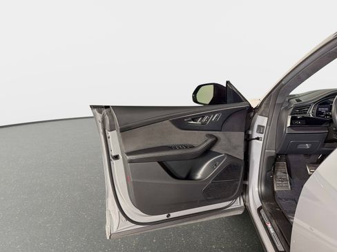 Used 2023 Audi RS Q8 image 34