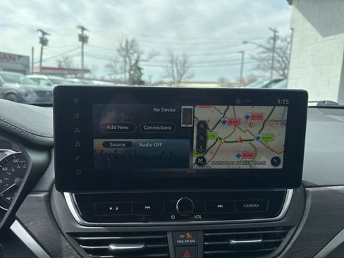 Used 2024 Nissan Altima 2.5 SV w/ SV Premium Package image 16