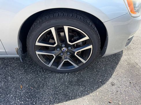 Used 2017 Volvo V60 T5 Premier w/ Convenience Package FWD image 4
