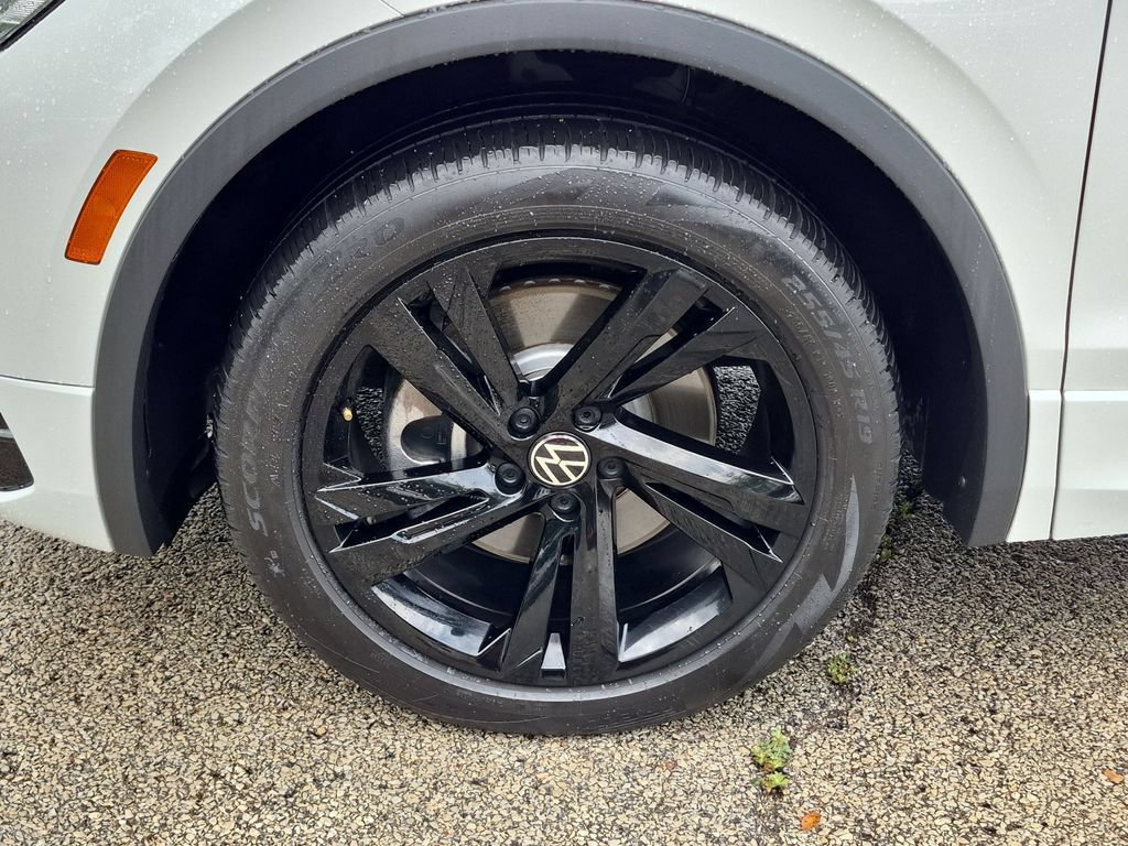 Used 2023 Volkswagen Tiguan SE R-Line FWD image 15