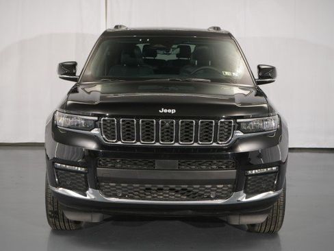 Used 2025 Jeep Grand Cherokee L Limited w/ Luxury Tech Group II image 8