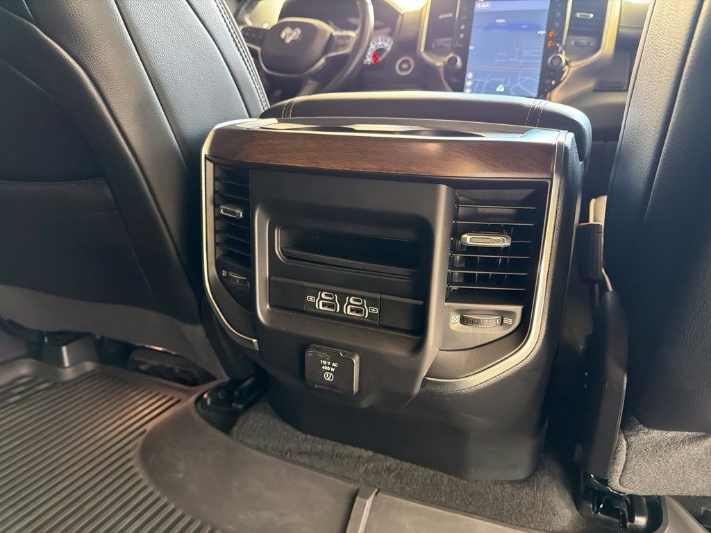 Used 2022 RAM 1500 Laramie AWD/4WD image 32