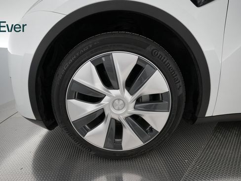 Used 2023 Tesla Model Y Long Range AWD/4WD image 18
