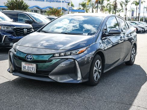 Used 2019 Toyota Prius Prime Advanced image 3