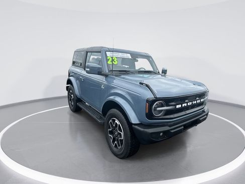Used 2023 Ford Bronco Outer Banks image 2