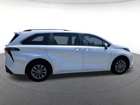 Used 2023 Toyota Sienna XLE FWD image 7