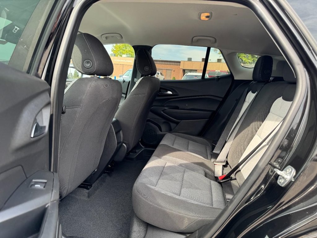Used 2025 Chevrolet Trax LS w/ LS Convenience Package FWD image 10