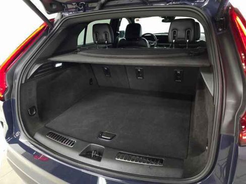 Certified 2025 Cadillac XT4 Premium Luxury image 6