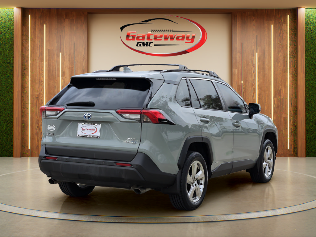 Used 2021 Toyota RAV4 XLE Premium AWD/4WD image 5