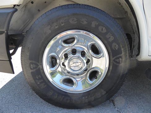 Used 2018 Chevrolet Express 3500 LS image 32