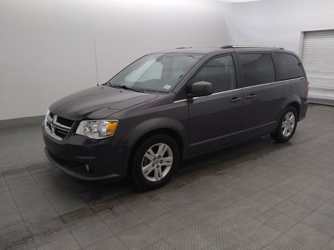 Used 2019 Dodge Grand Caravan SXT FWD image 2
