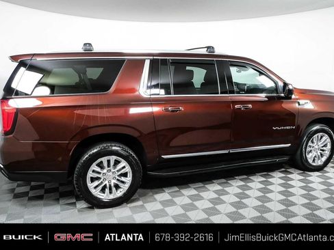 Used 2023 GMC Yukon XL SLT AWD/4WD image 4