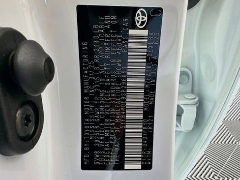 Certified 2025 Toyota Corolla LE image 31