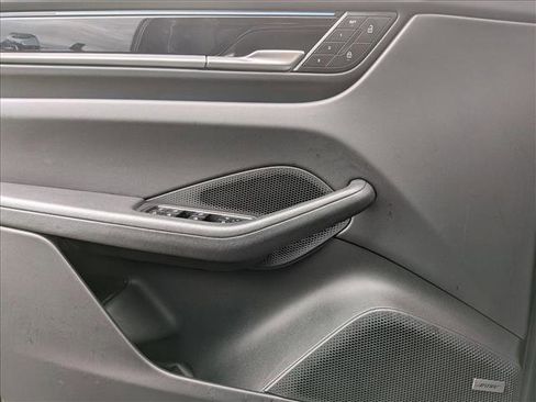 Used 2025 Porsche Macan 4S Electric image 13