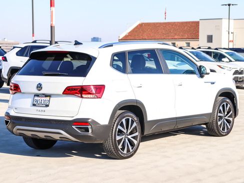 Used 2023 Volkswagen Taos SE image 6