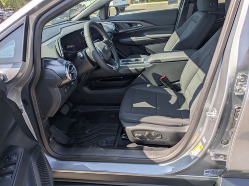 Used 2026 Chevrolet Equinox EV LT image 11