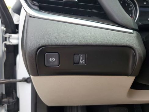 Used 2022 Buick Enclave Essence FWD image 28