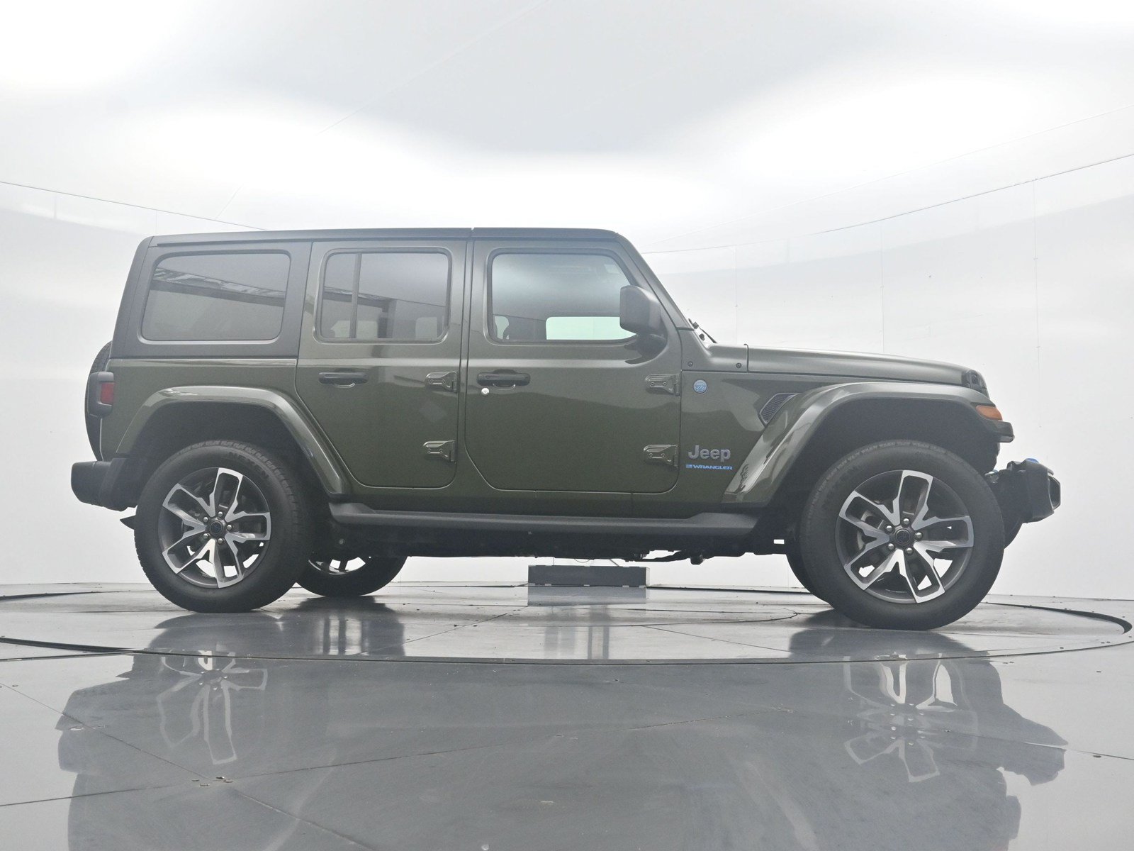 Used 2024 Jeep Wrangler Unlimited w/ Convenience Group AWD/4WD image 28
