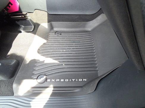 Used 2025 Ford Expedition Tremor AWD/4WD image 18