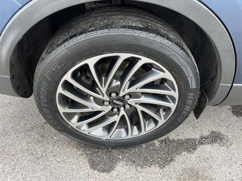 Used 2019 Lincoln Nautilus Reserve image 16