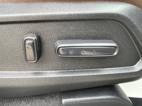 Used 2025 Honda Pilot Elite image 12