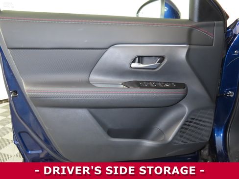 Certified 2025 Nissan Kicks SR image 4