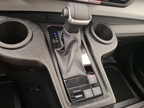 Used 2026 Toyota Sienna XLE FWD image 6