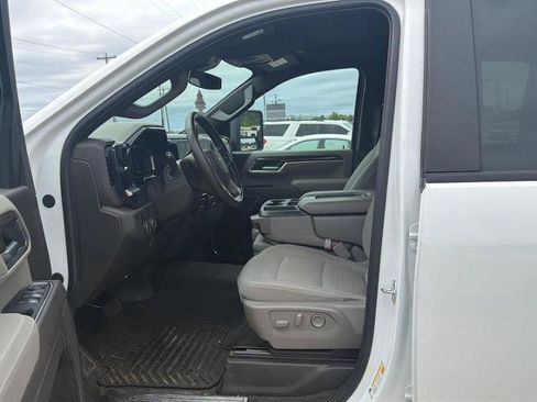 Used 2025 Chevrolet Silverado 2500 LT w/ Convenience Package AWD/4WD image 3
