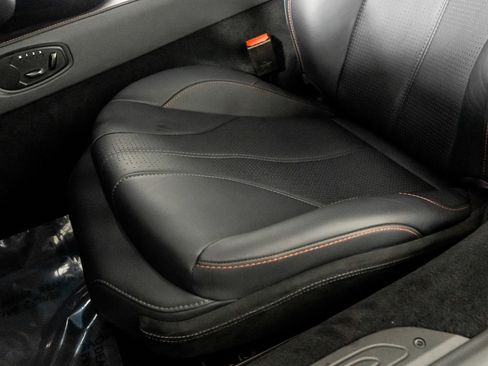 Used 2025 Aston Martin V8 Vantage Coupe image 20