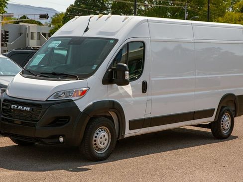 Used 2025 RAM ProMaster 2500 w/ Convenience Group FWD image 8