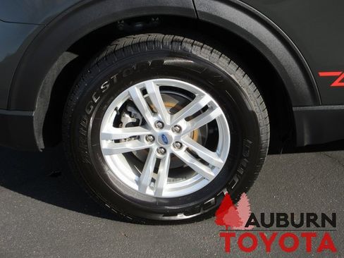 Used 2022 Ford Explorer XLT image 4